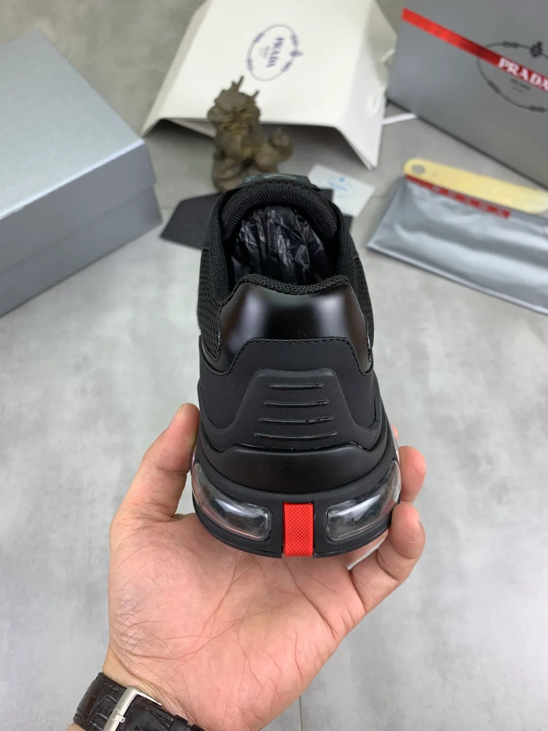 Men's men's shoes 💰P660 💰[New model] The top version is now available on the official website, 🆘 Air-cushion shock-absorbing thick-soled trendy brand (Prada) is the main popular model, avant-garde and versatile fashionable men's shoes, private version mold opening, cowhide surface splicing 1:1.. Simple fashion, original imported cowhide feet; the atmosphere and personality are more fashionable, eye-catching and pursuing class. It will subvert the old idea and be a must-have for fashion trendsetters with you! Must keep it for yourself ! Tall and comfortable, large and low, high-end quality workmanship. Code number: 38-45; 4 colors available.